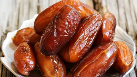 خرما سایر خوزستان با رنگ طلایی و طعم طبیعی